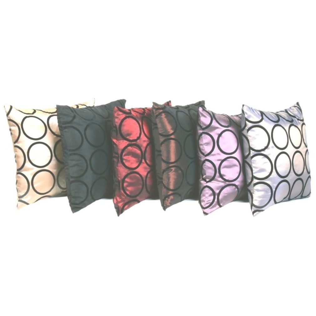 Cushions with flock circles (43cm)