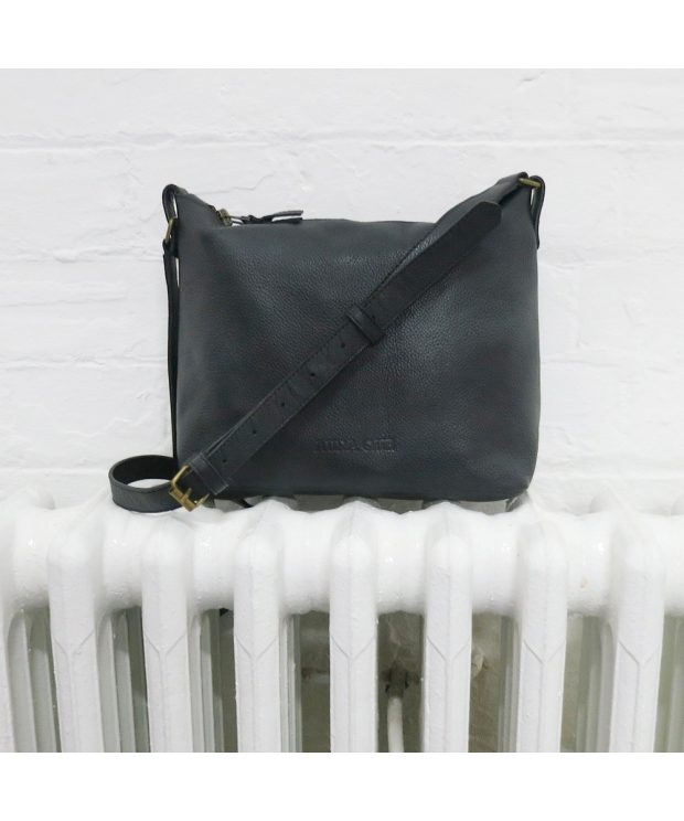 ATILO Leather Shoulder Bag in Black