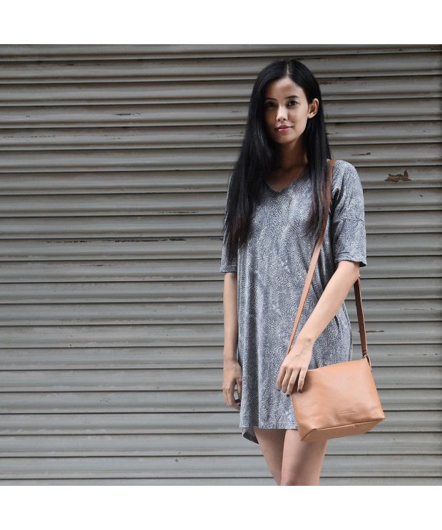 ATILO Leather Shoulder Bag in Tan