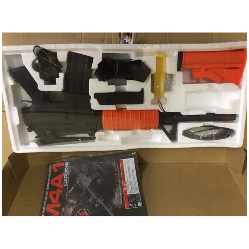 Airsoft BB Gun - M4A1 Carbine fully auto battery powered + 2000 free BBs