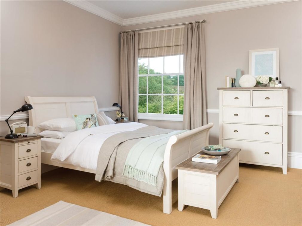 Cotswold Bedroom Furniture - Bed - 135cm BEDSTEAD