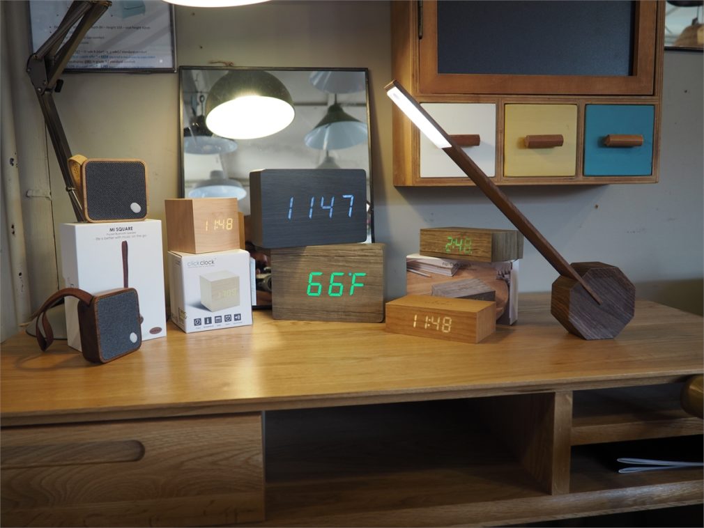Gingko Octagon One Desklight - Walnut