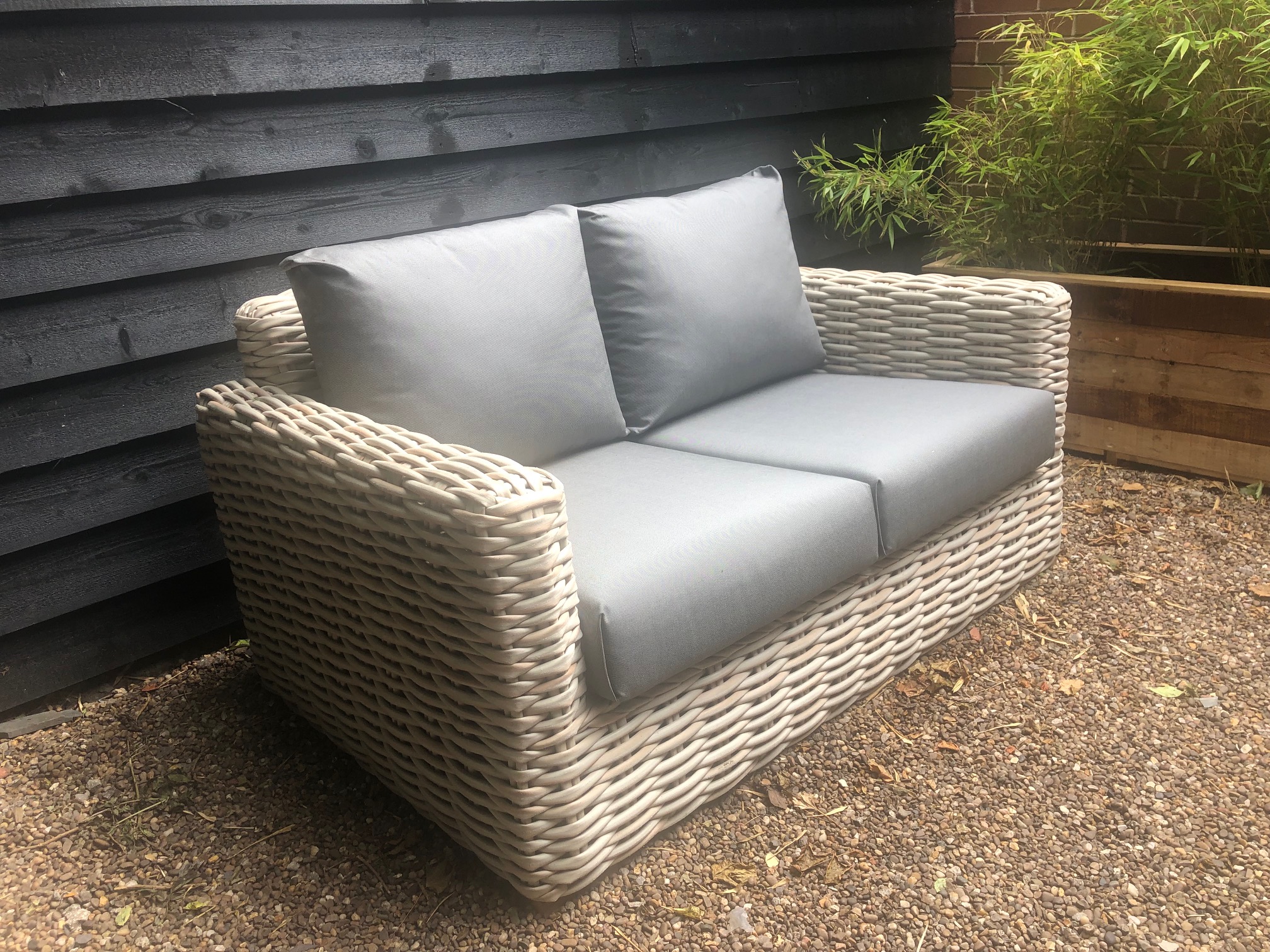 EX DISPLAY Tuscany Outdoor Garden Furniture Range 2 Seater Sofa + Free Cover Huckleberry Willow