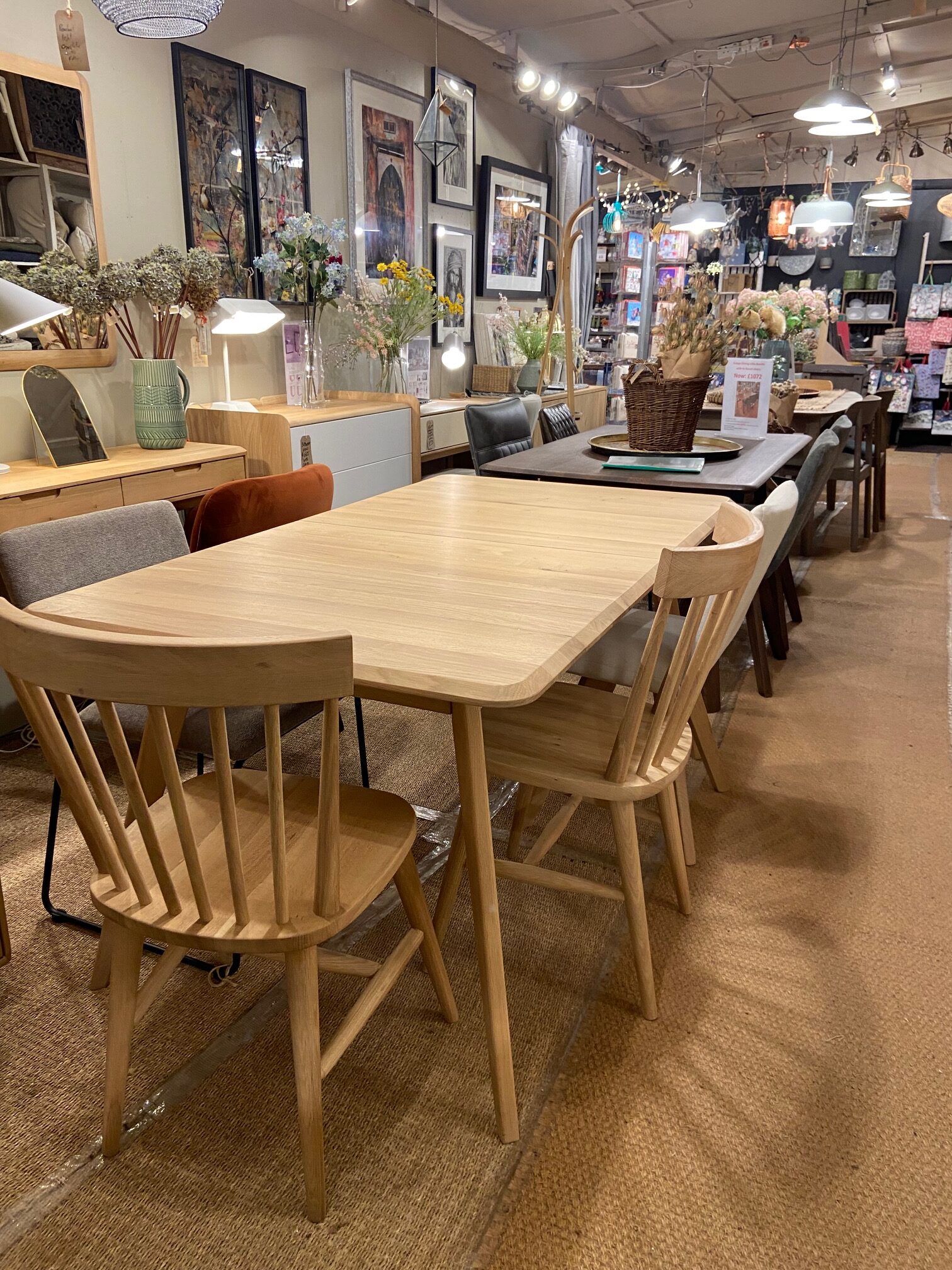 Ex Display Extending Dining Table with 6 x Como Spindle back chairs