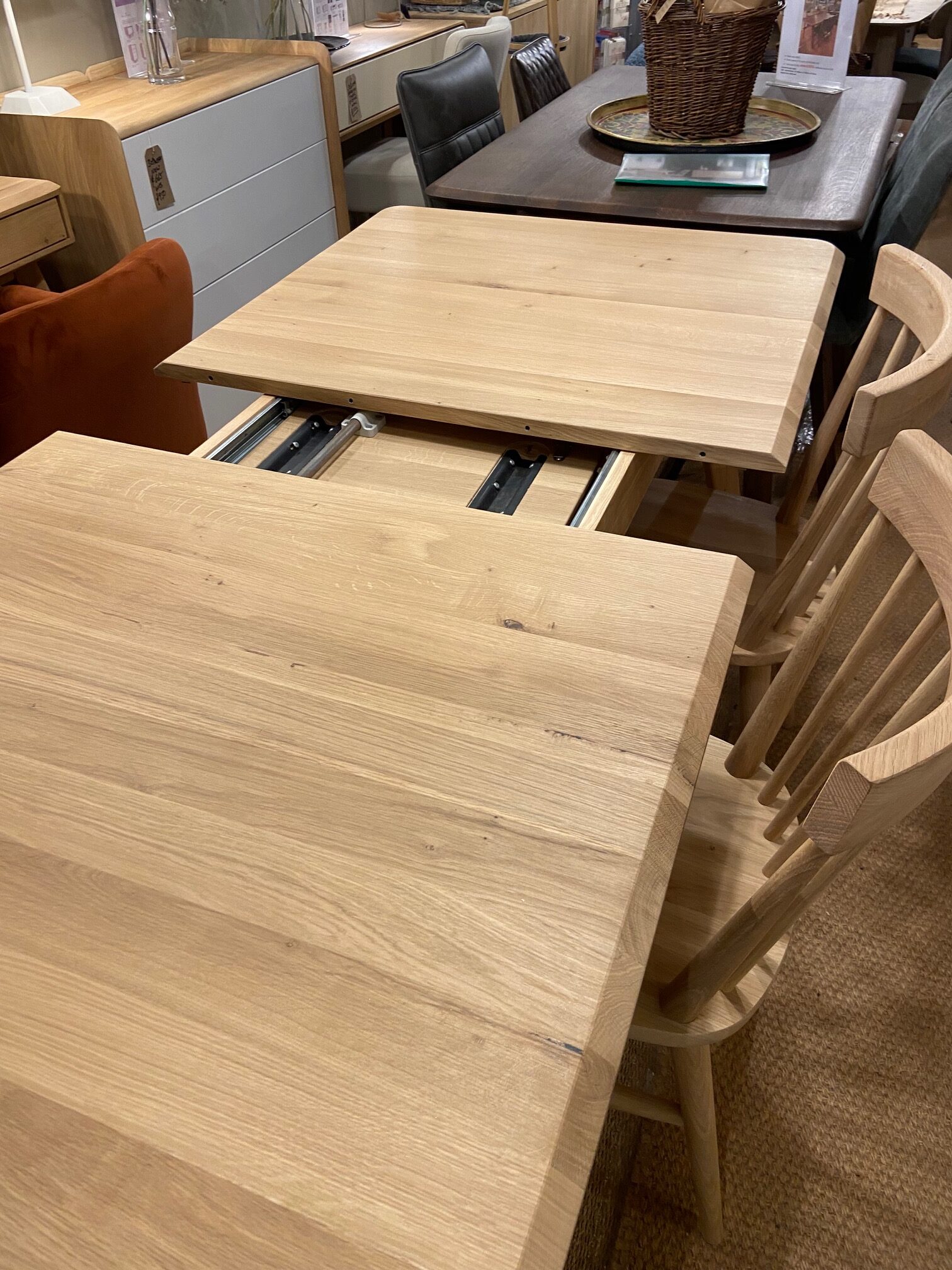Ex Display Extending Dining Table with 6 x Como Spindle back chairs