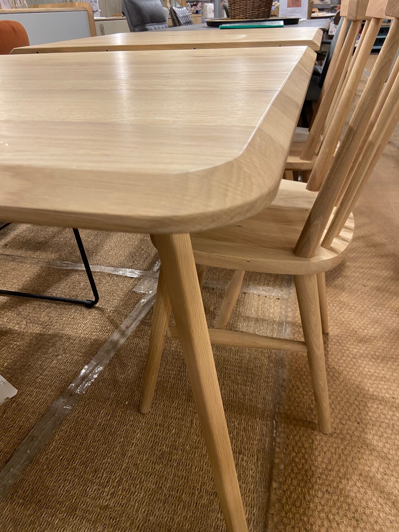 Ex Display Extending Dining Table with 6 x Como Spindle back chairs