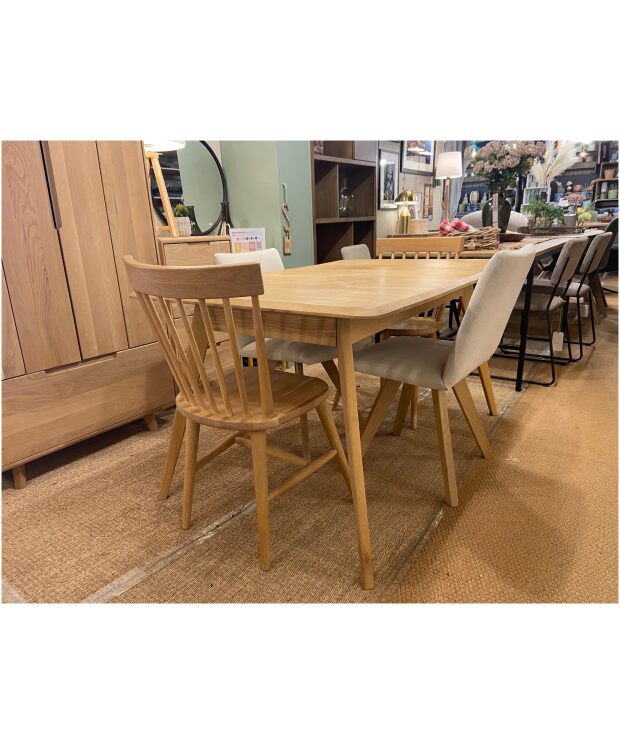 Como Extending Dining Table Bundle Including 4 chairs- Ex Display